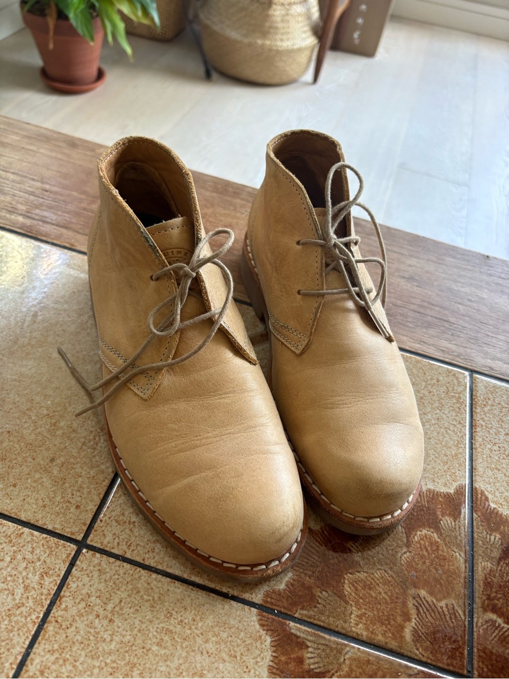 Roots Women's Tan Leather Ankle Boots - Lace-Up Booties
